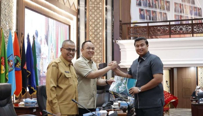 Fraksi PDI Perjuangan-PKB Sampaikan Pandangan Umum terhadap Ranperda Perubahan APBD Sumbar 2026