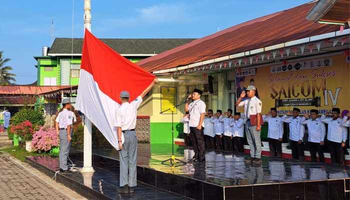MAN 2 Padang Kembali Gelar Upacara Setelah Tiga Pekan Terdampak Kabut Asap