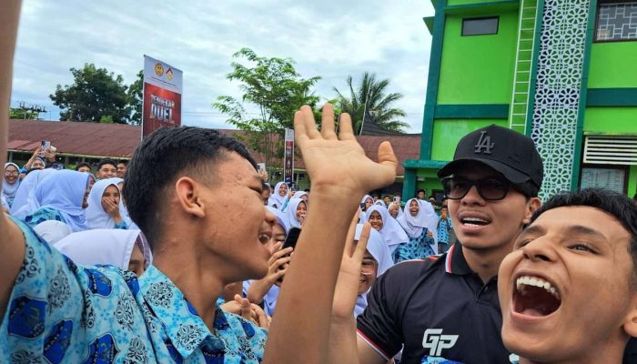 Ribuan Siswa MAN 2 Padang Antusias Sambut Atta Halilintar
