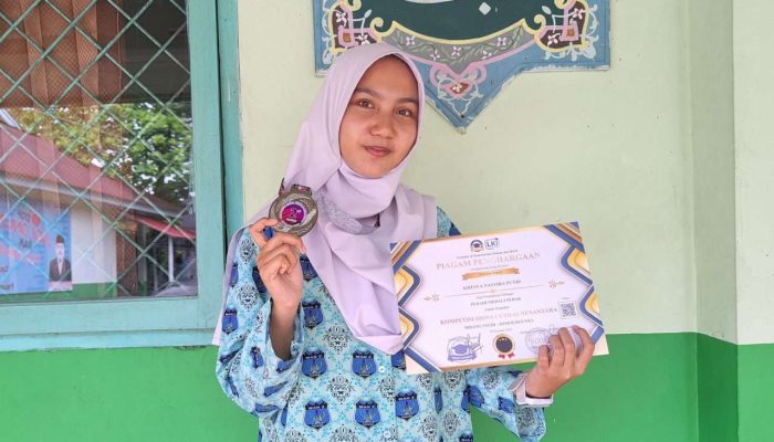 Khesya, Siswa MAN 2 Padang Raih Medali Perak Olimpiade Sosiologi Nasional