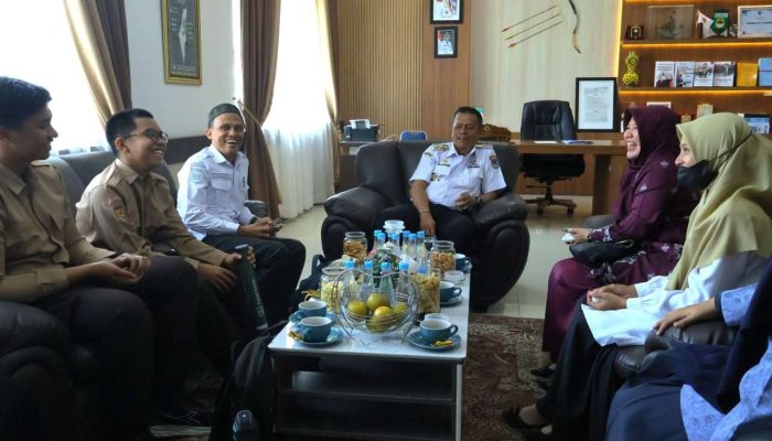 Wawako Elzadaswarman Dukung Dua Siswa SMA Raudhatul Jannah ke OPSI Tingkat Nasional