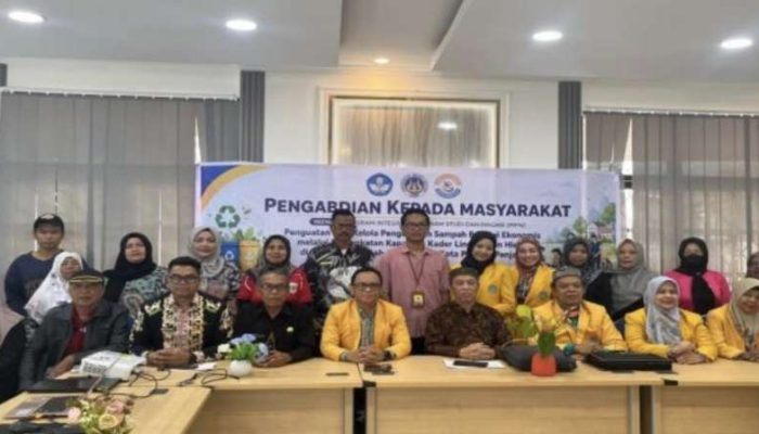 UNP Gelar Pengabdian Masyarakat, Dorong Penguatan Tata Kelola Sampah Bernilai Ekonomis di Kelurahan Tanah Pak Lambik
