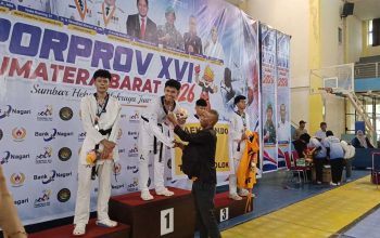 Emas Perdana Kontingen Pasaman Diraih Rizon Badarsyah dari Cabor Taekwondo