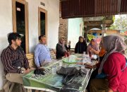 Rahmat Saleh Serahkan Bantuan Korban Banjir Lubuk Minturun Padang