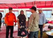 Turun ke Dua Kecamatan Terdampak Banjir dan Longsor, Sekdakab Pessel Serahkan Paket Sembako