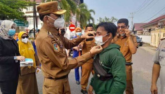 Kabut Asap Makin Pekat, Bupati Hendrajoni Himbau Warga Kurangi Aktivitas di Luar Ruangan