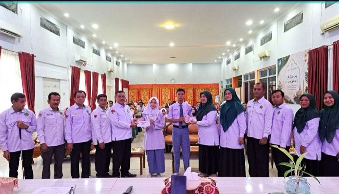 30 Siswa MAN 2 Padang Terima Zakat dari UPZ Kanwil Kemenag Sumbar
