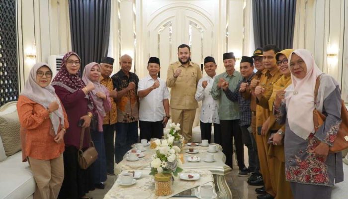 Program Peduli Warga Emas, Fadly Amran Dorong Peningkatan Layanan Lansia di Padang