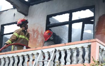 Wawako Payakumbuh Elzadaswarman dan Sekda Tinjau Korban Kebakaran di Pakan Selasa