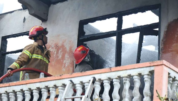 Wawako Payakumbuh Elzadaswarman dan Sekda Tinjau Korban Kebakaran di Pakan Selasa