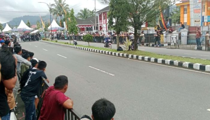 Deru Mesin Guncang Lubuk Sikaping, Drag Bike Bupati Pasaman II Jadi Magnet Ribuan Penonton