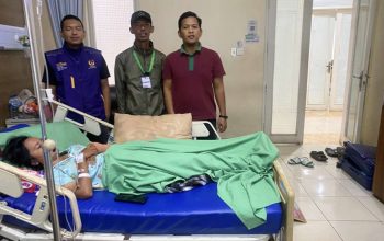 Wujud Tanggung Jawab KONI Pessel, Pengurus KONI Beszoek Atlet Pessel di RS