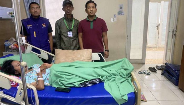 Wujud Tanggung Jawab KONI Pessel, Pengurus KONI Beszoek Atlet Pessel di RS